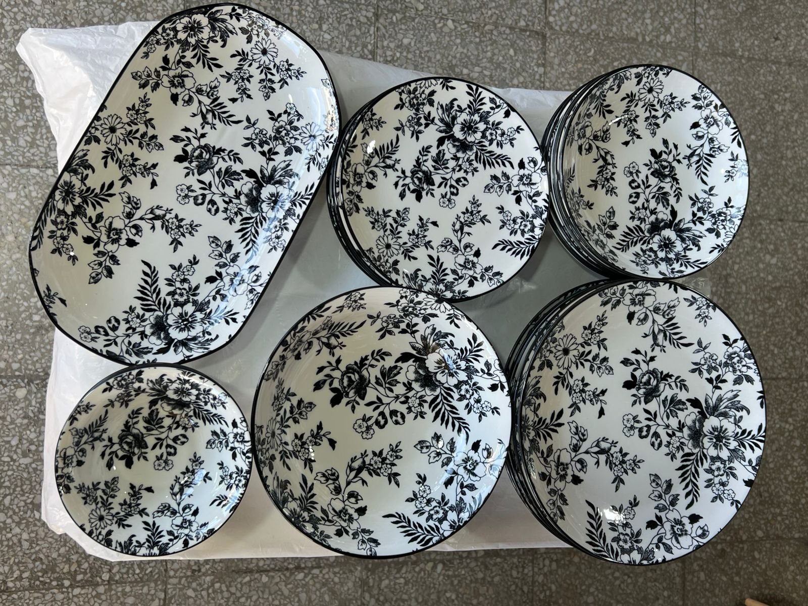 26pc Black dinner set